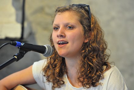 Catrin Petersson performing at Hubbub